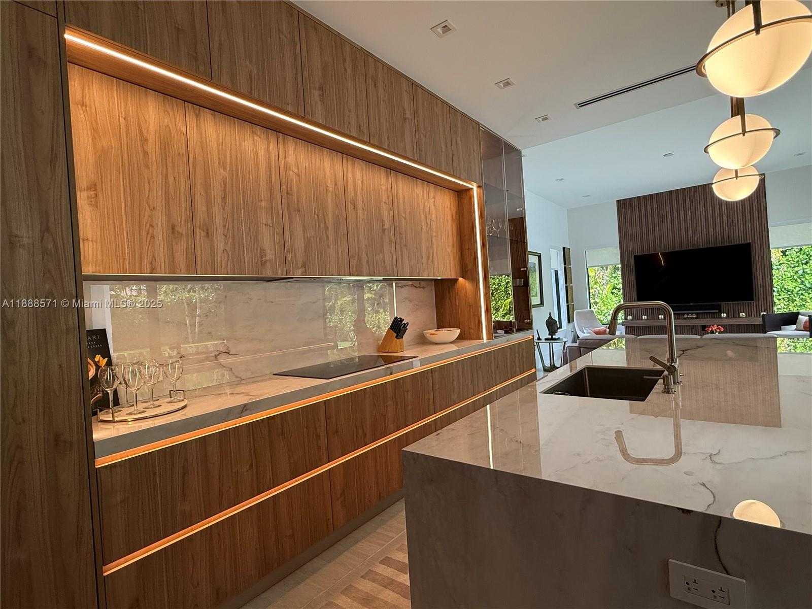 Small Image of 1515 URBINO AVE, Coral Gables Number 5