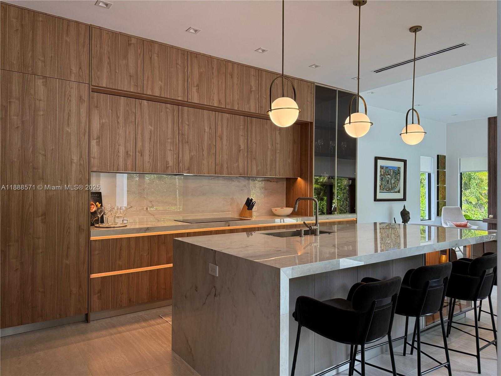 Small Image of 1515 URBINO AVE, Coral Gables Number 8