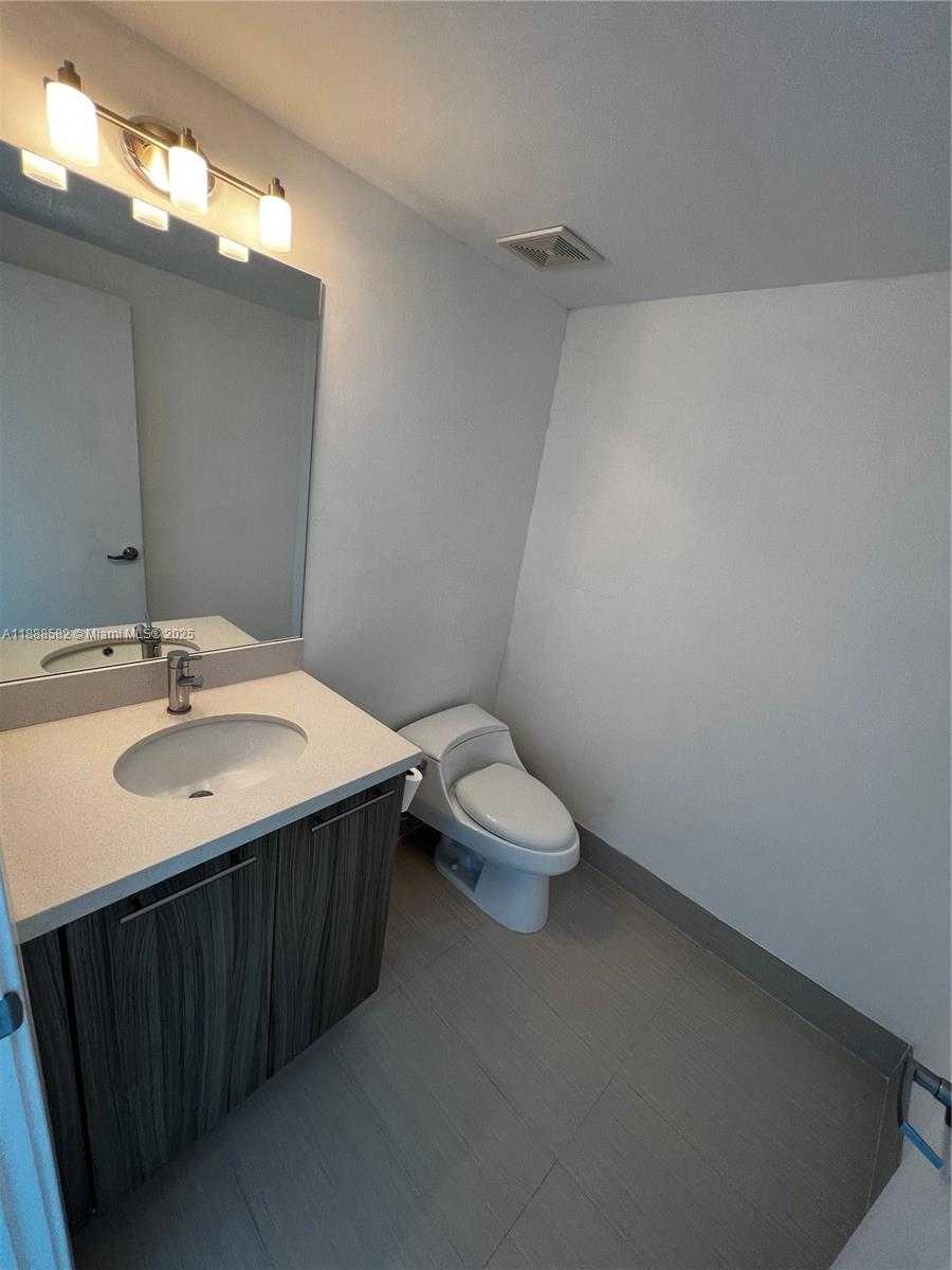 Small Image of 6700 INDIAN CREEK DR #807, Miami Beach Number 13