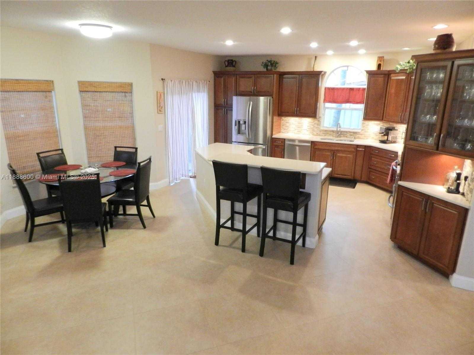 Small Image of 210 LA COSTA CT, Weston Number 11