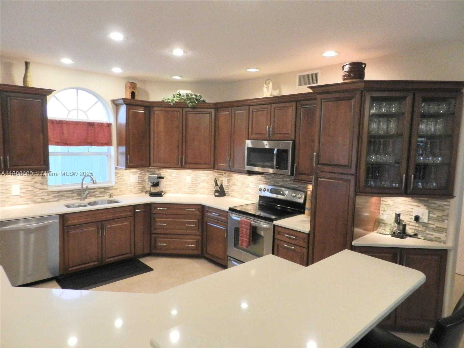 Small Image of 210 LA COSTA CT, Weston Number 14