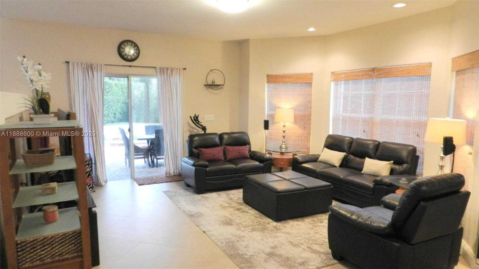 Small Image of 210 LA COSTA CT, Weston Number 16