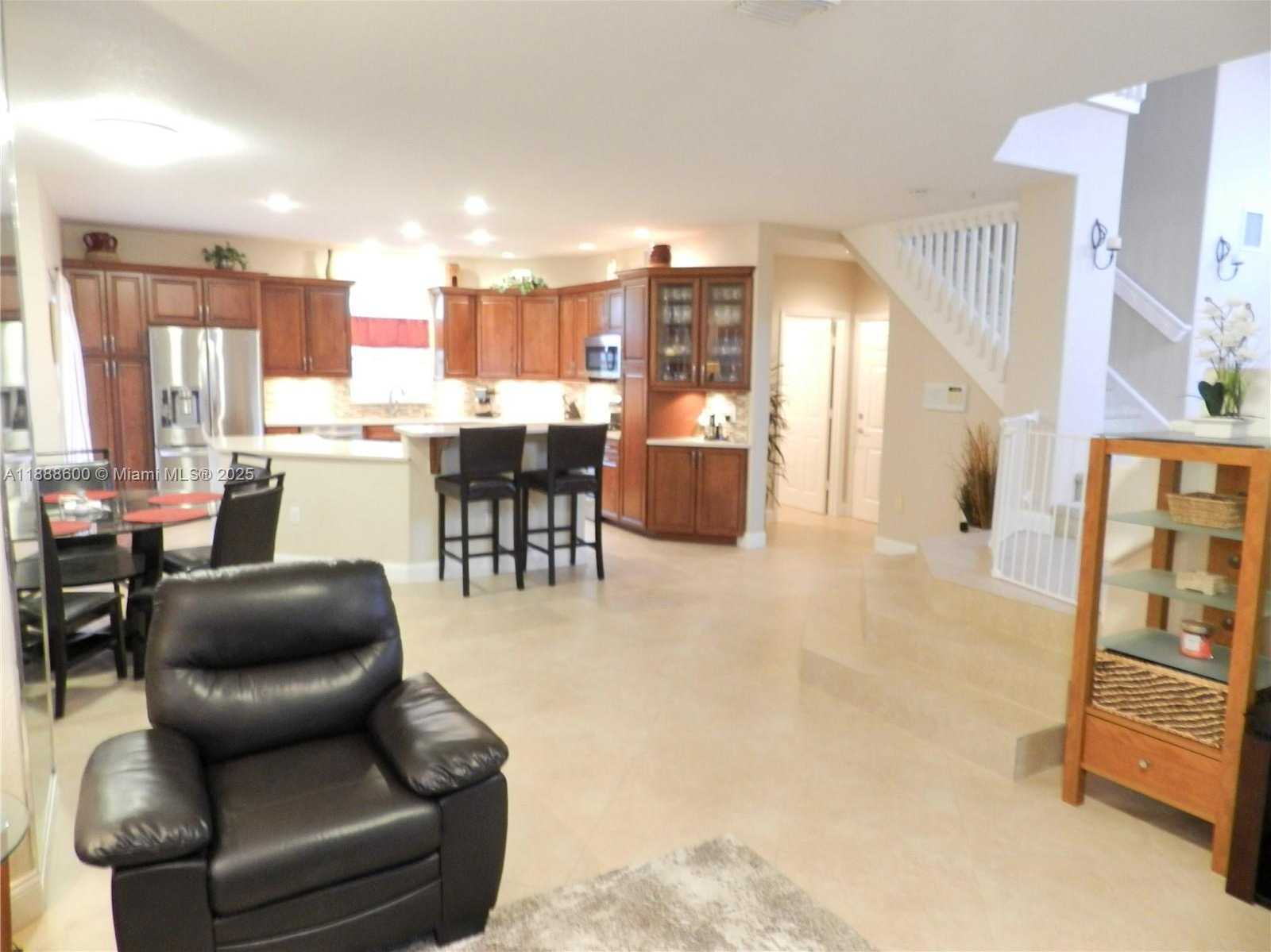 Small Image of 210 LA COSTA CT, Weston Number 17