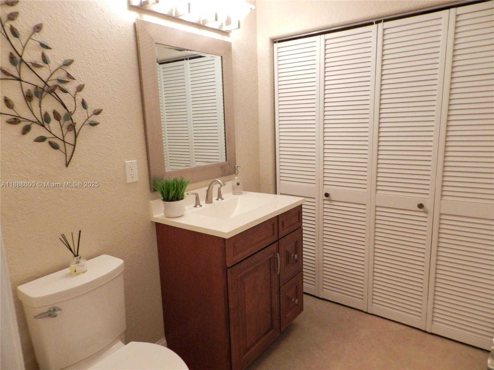 Small Image of 210 LA COSTA CT, Weston Number 18