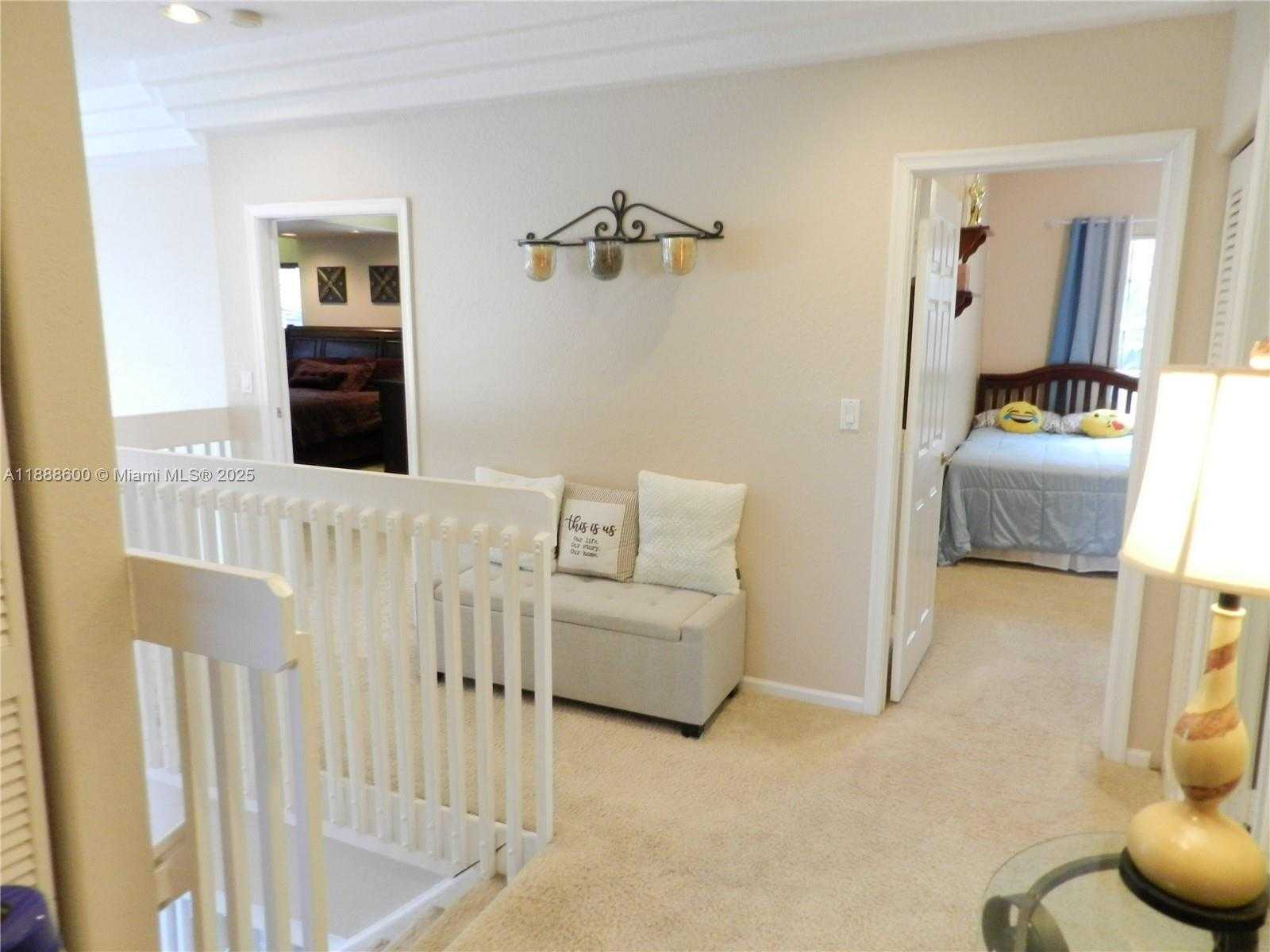 Small Image of 210 LA COSTA CT, Weston Number 19