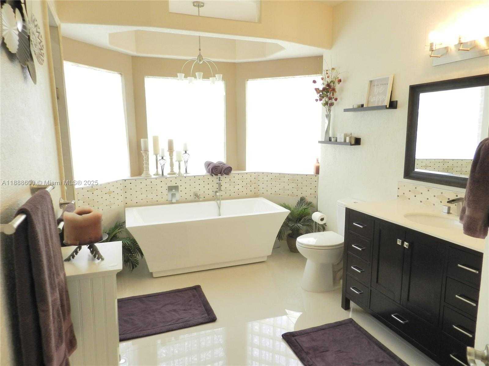 Small Image of 210 LA COSTA CT, Weston Number 21