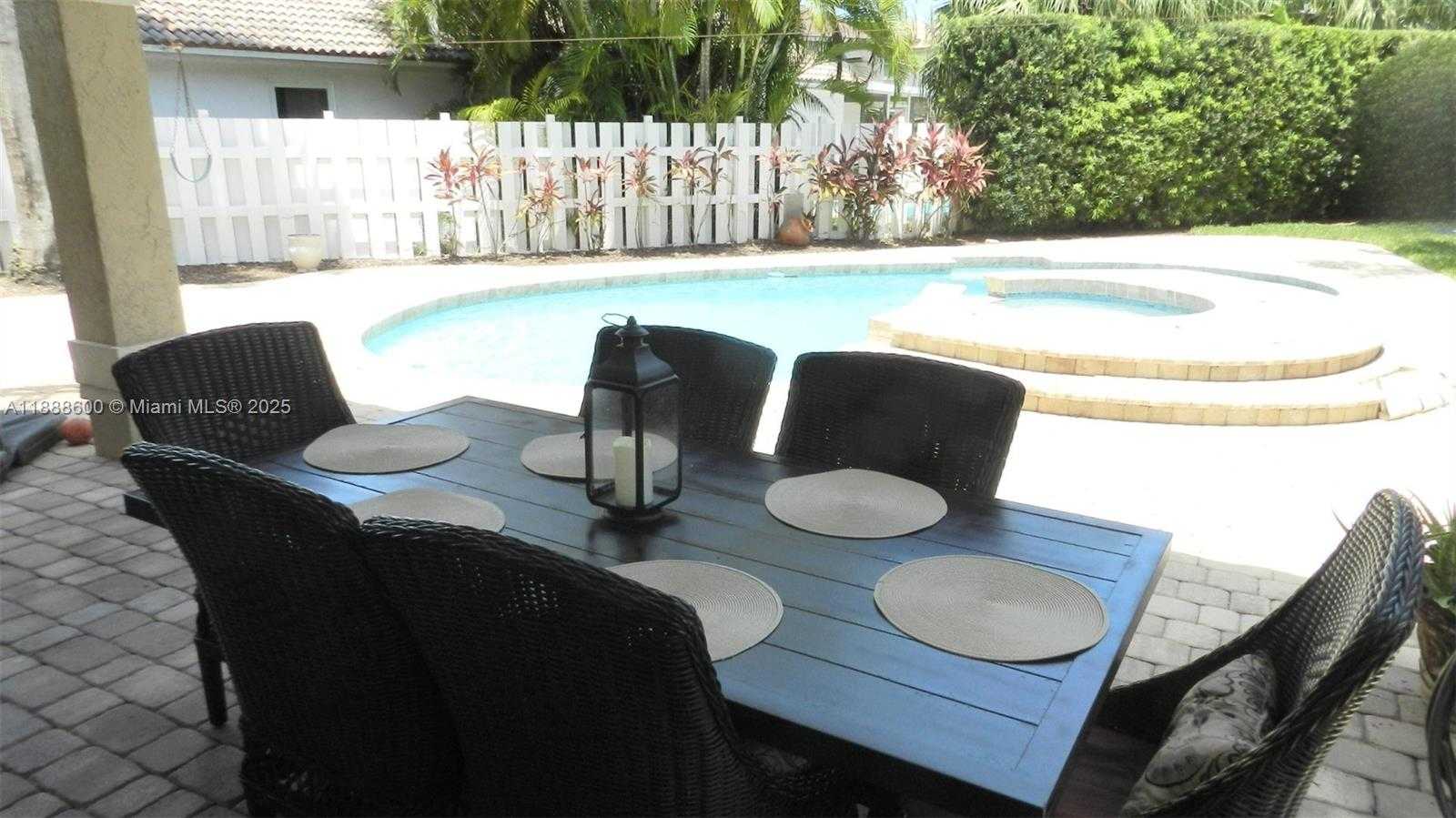 Small Image of 210 LA COSTA CT, Weston Number 33