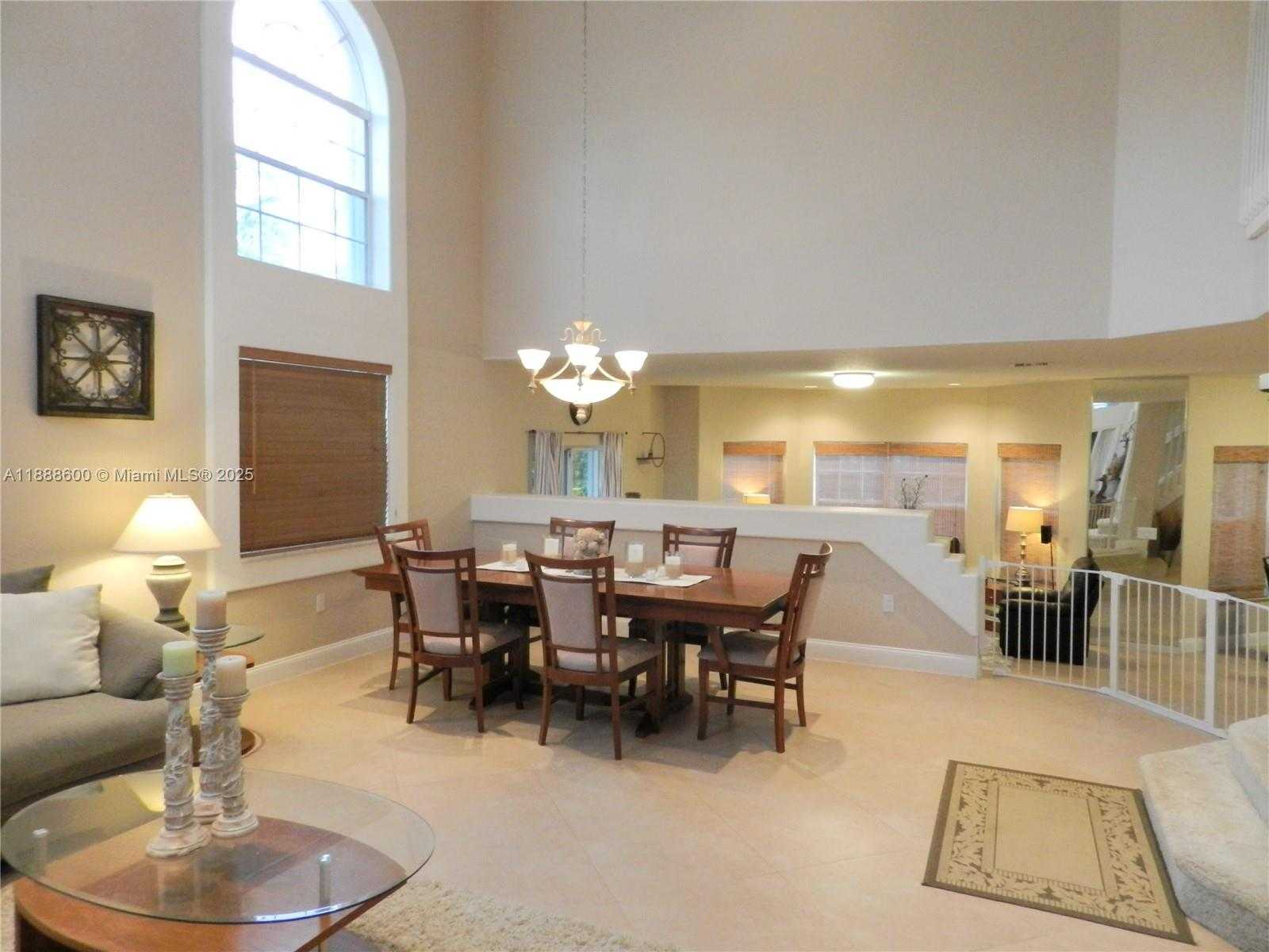 Small Image of 210 LA COSTA CT, Weston Number 4
