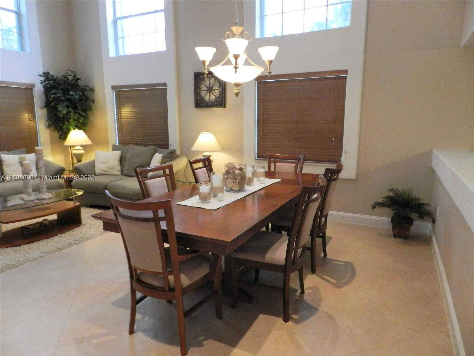 Small Image of 210 LA COSTA CT, Weston Number 6