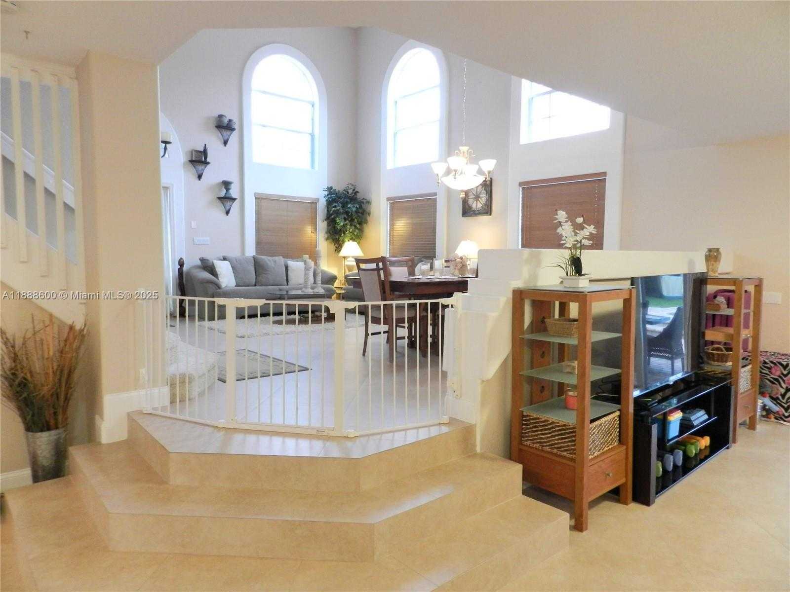 Small Image of 210 LA COSTA CT, Weston Number 8