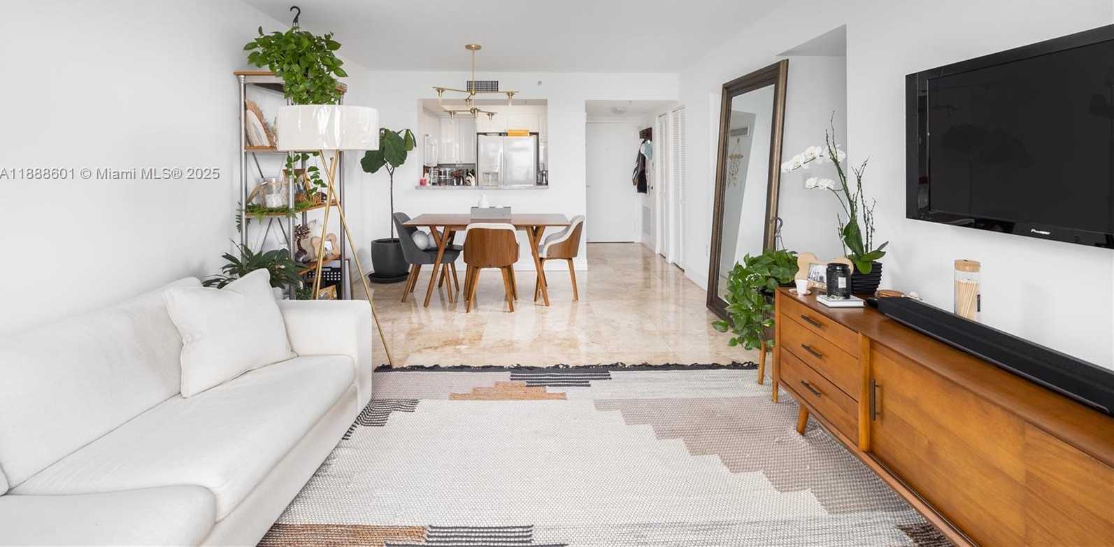 Small Image of 1800 SUNSET HARBOUR DR #809, Miami Beach Number 2