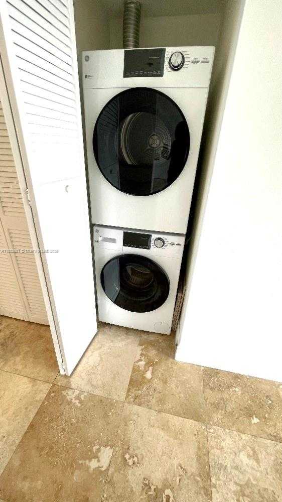 Small Image of 1800 SUNSET HARBOUR DR #809, Miami Beach Number 9