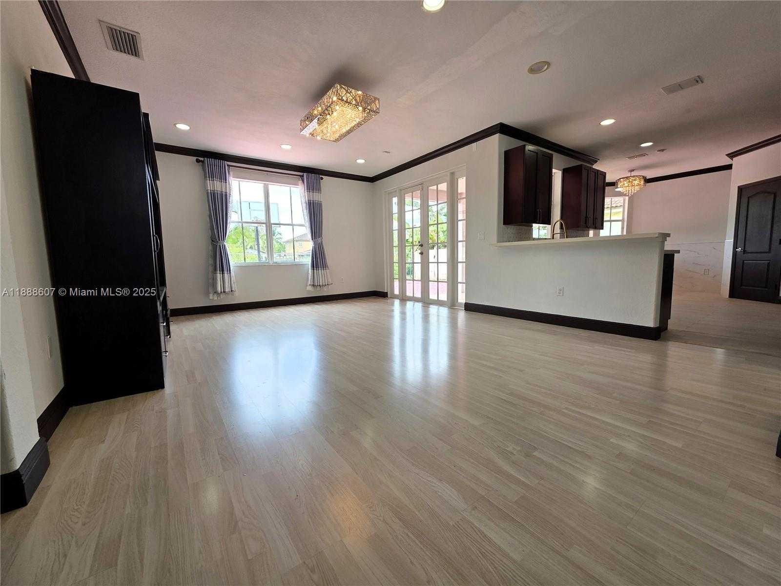 Small Image of 14843 SOUTH WEST 24TH ST, Miami Number 10