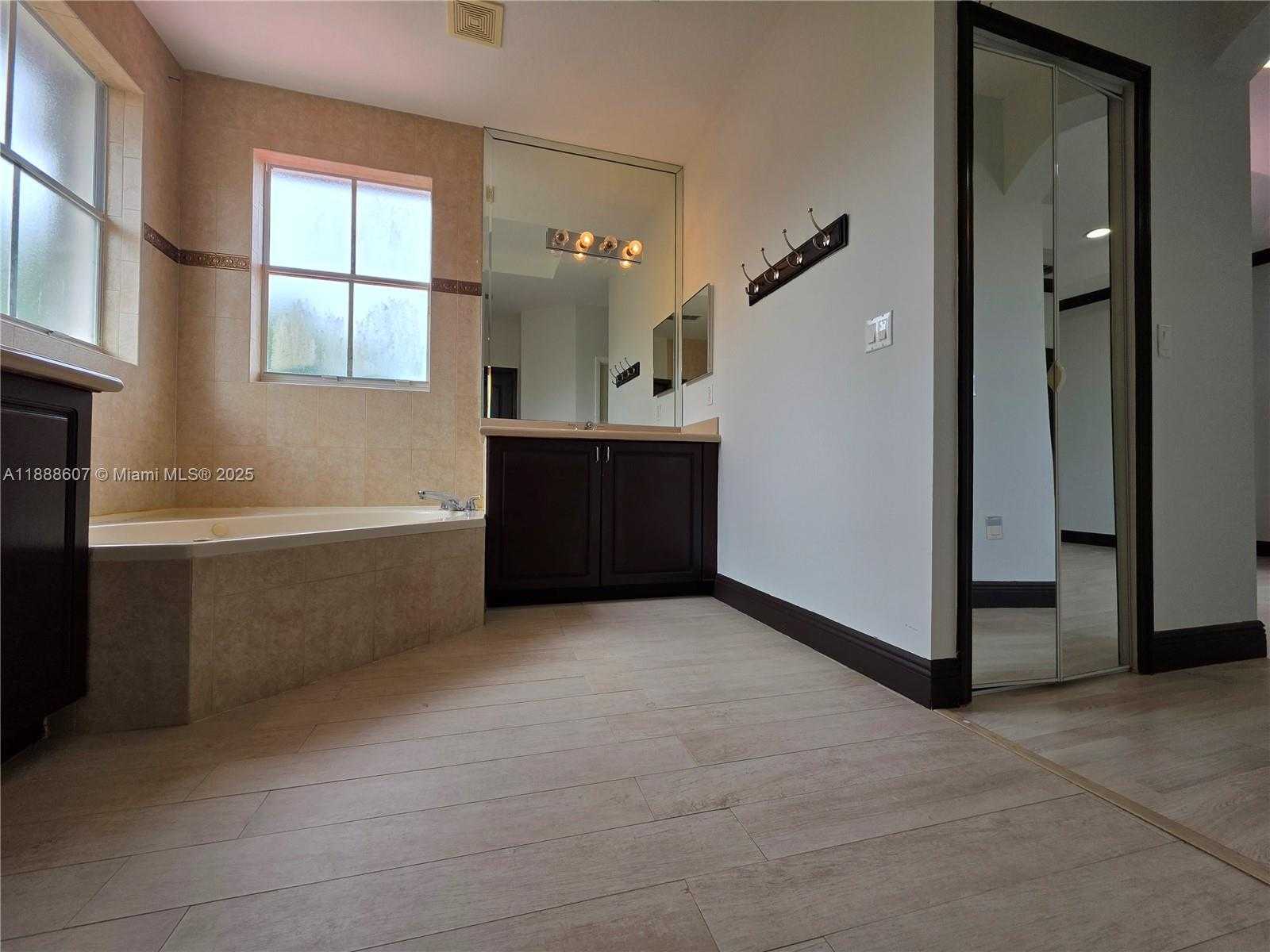 Small Image of 14843 SOUTH WEST 24TH ST, Miami Number 17