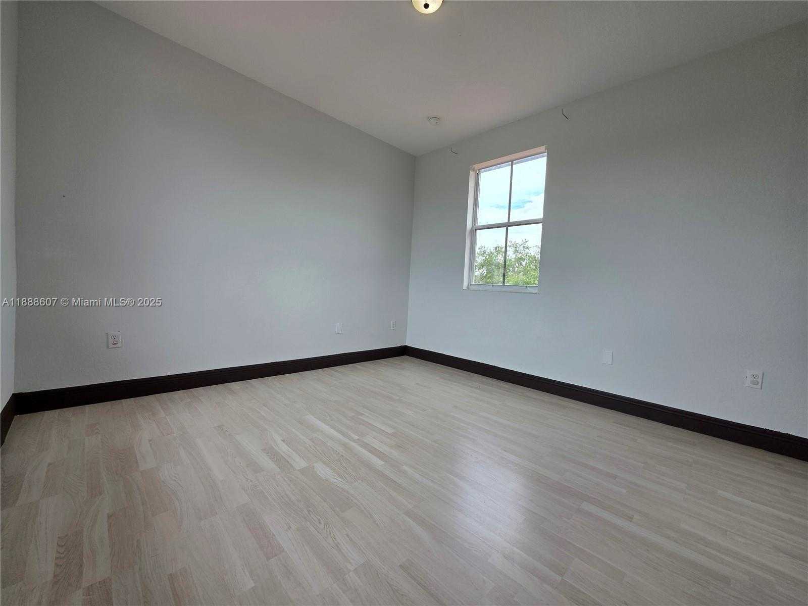 Small Image of 14843 SOUTH WEST 24TH ST, Miami Number 18