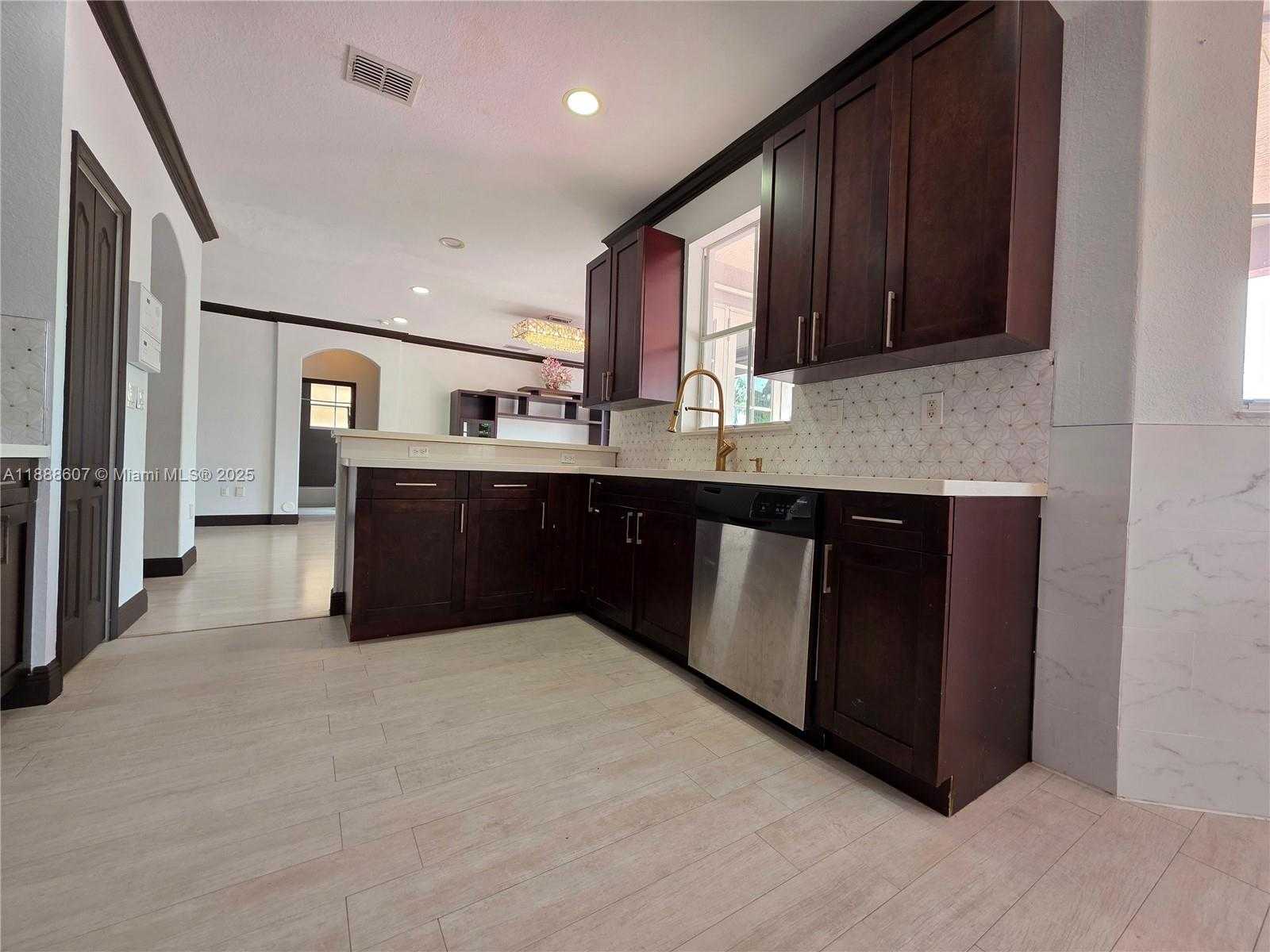Small Image of 14843 SOUTH WEST 24TH ST, Miami Number 7