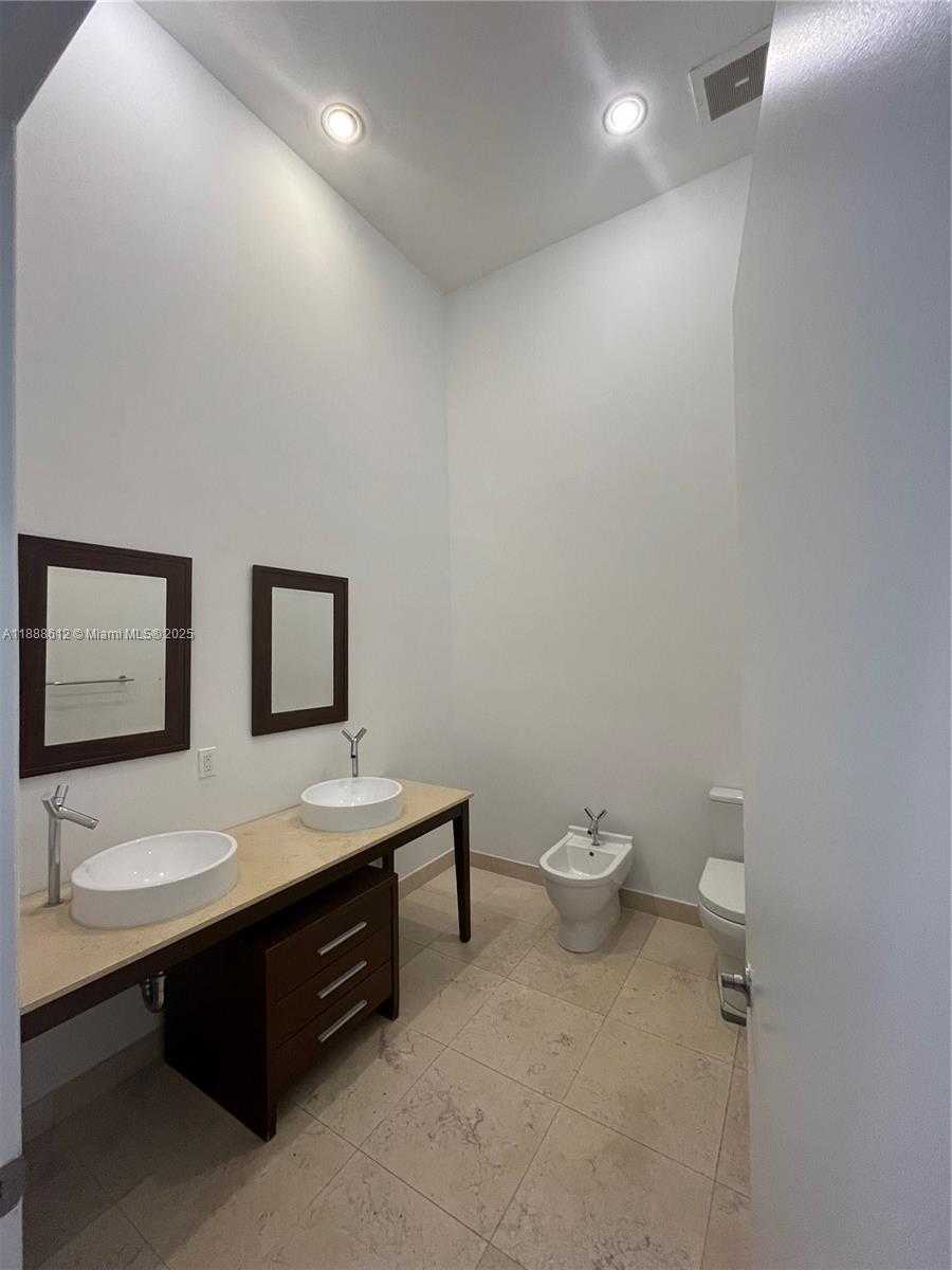 Small Image of 495 BRICKELL AVE #4106, Miami Number 8