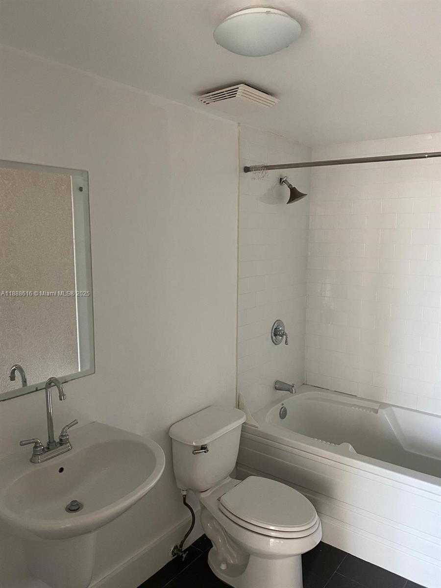 Small Image of 690 SOUTH WEST 1ST CT #2327, Miami Number 16