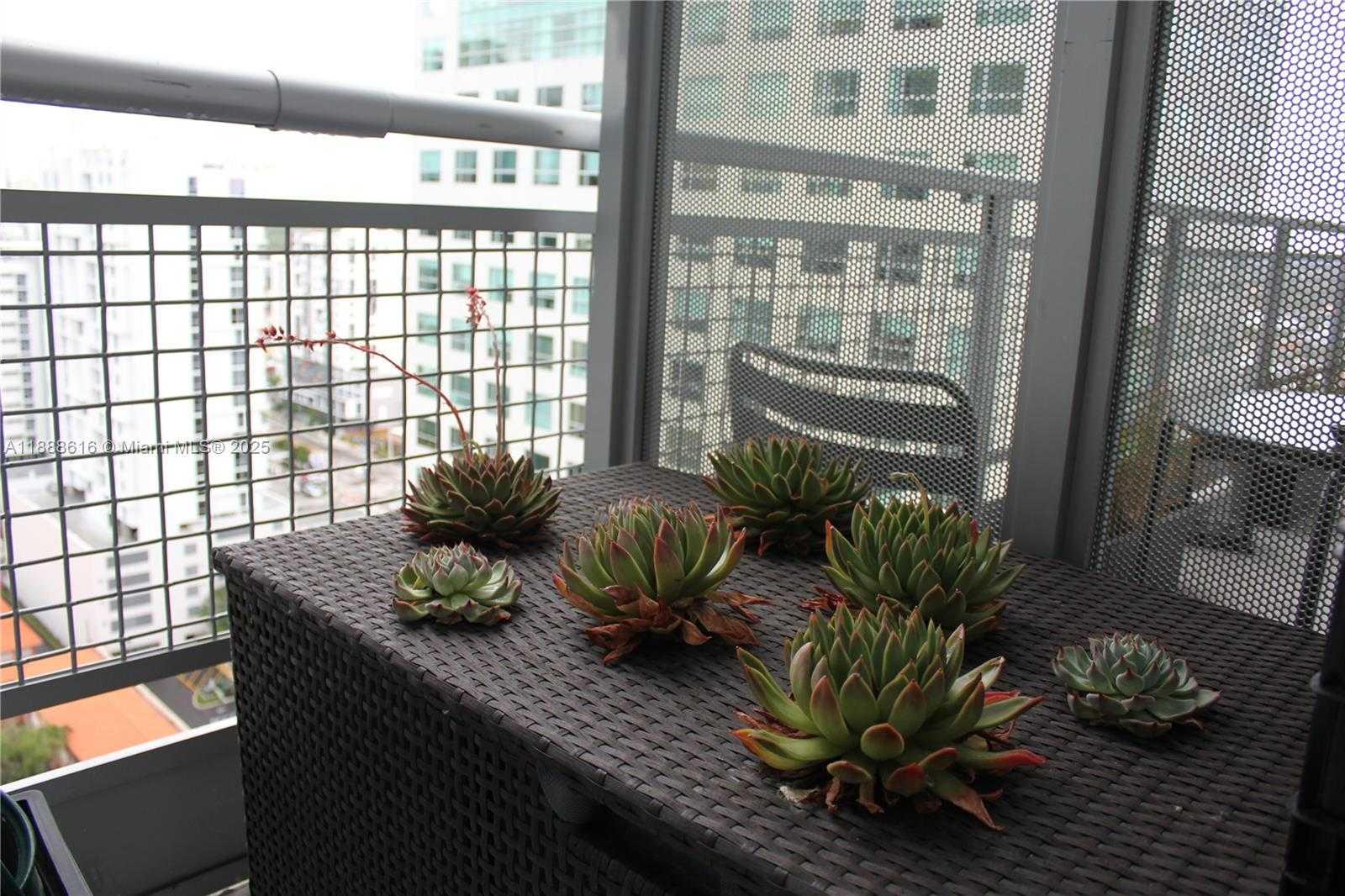 Small Image of 690 SOUTH WEST 1ST CT #2327, Miami Number 27