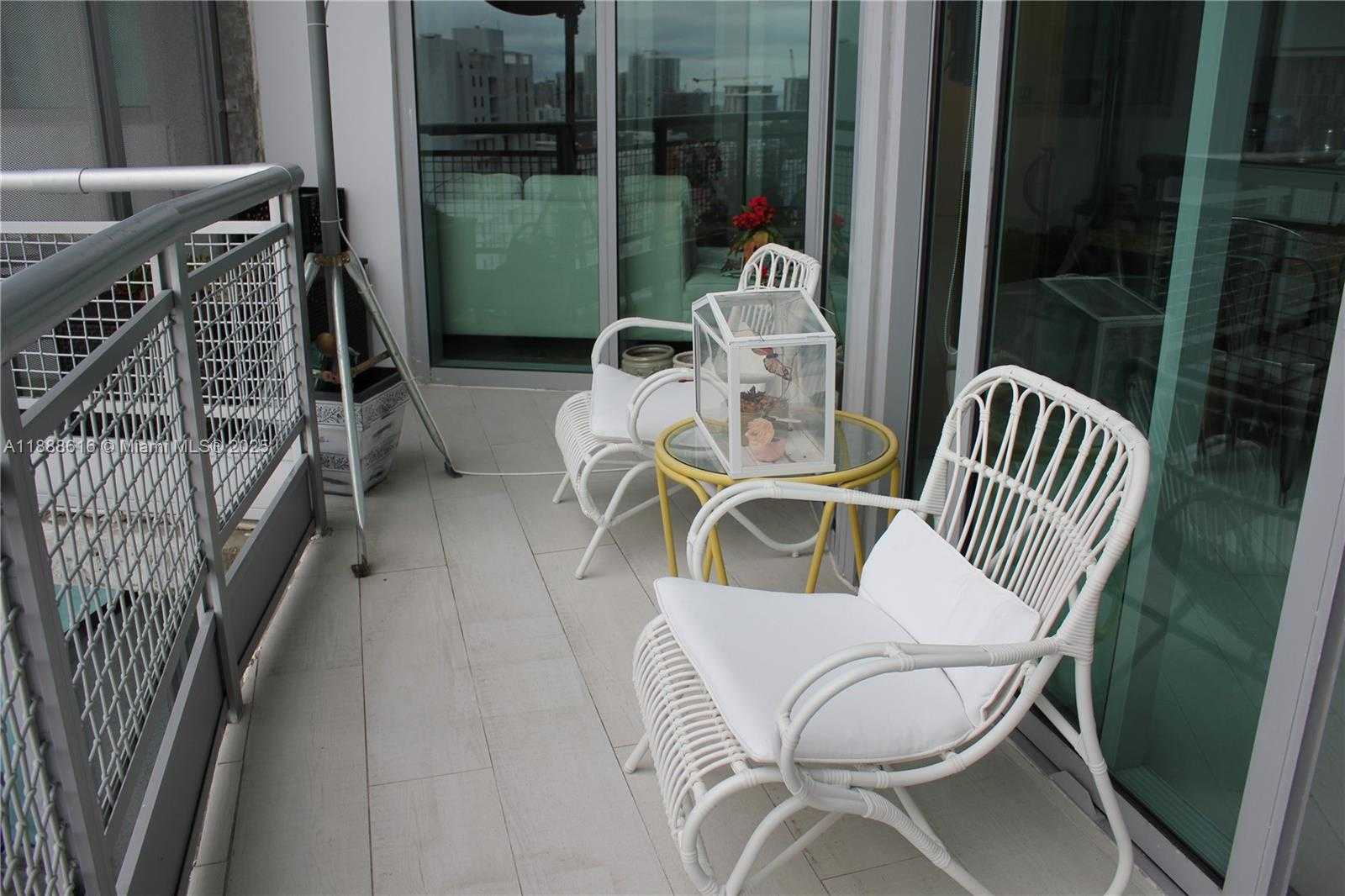 Small Image of 690 SOUTH WEST 1ST CT #2327, Miami Number 28