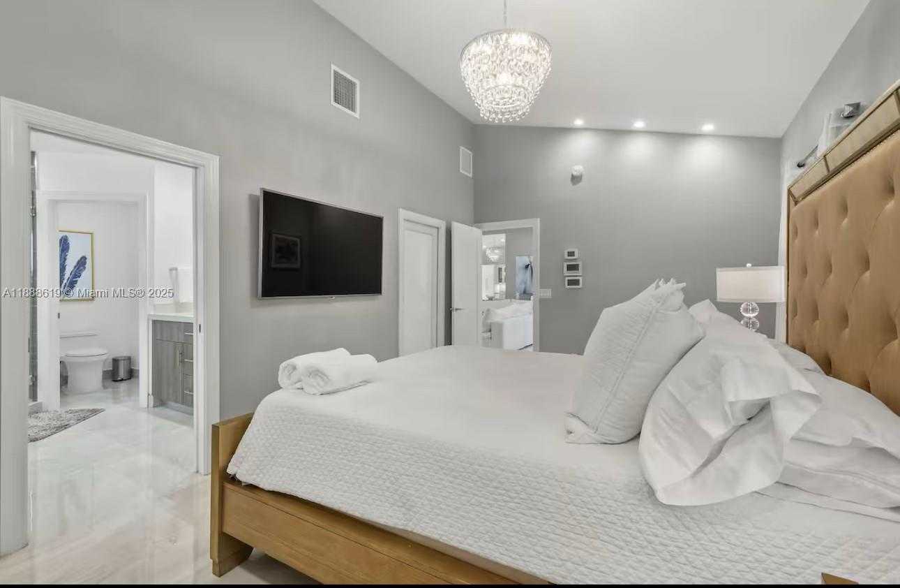 Small Image of Lake Clarke Shores Number 8