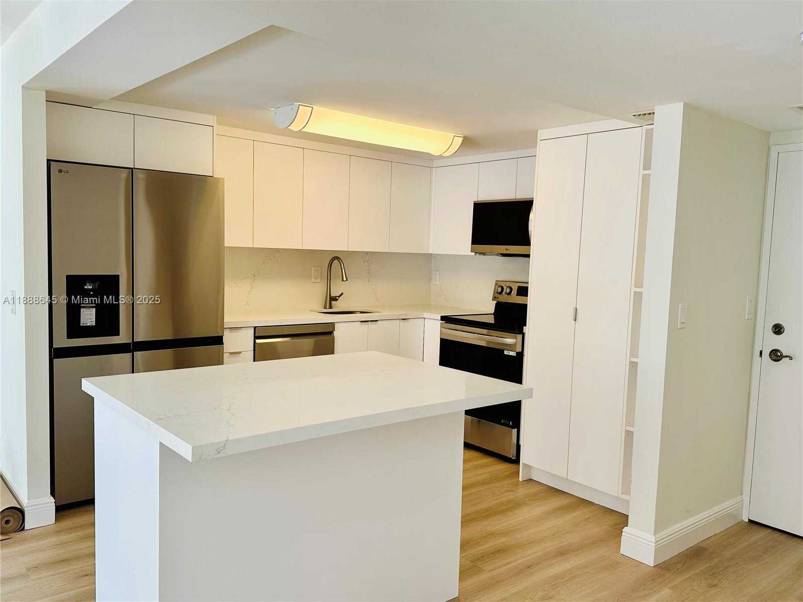 Small Image of 1901 BRICKELL AVE #B1503, Miami Number 4