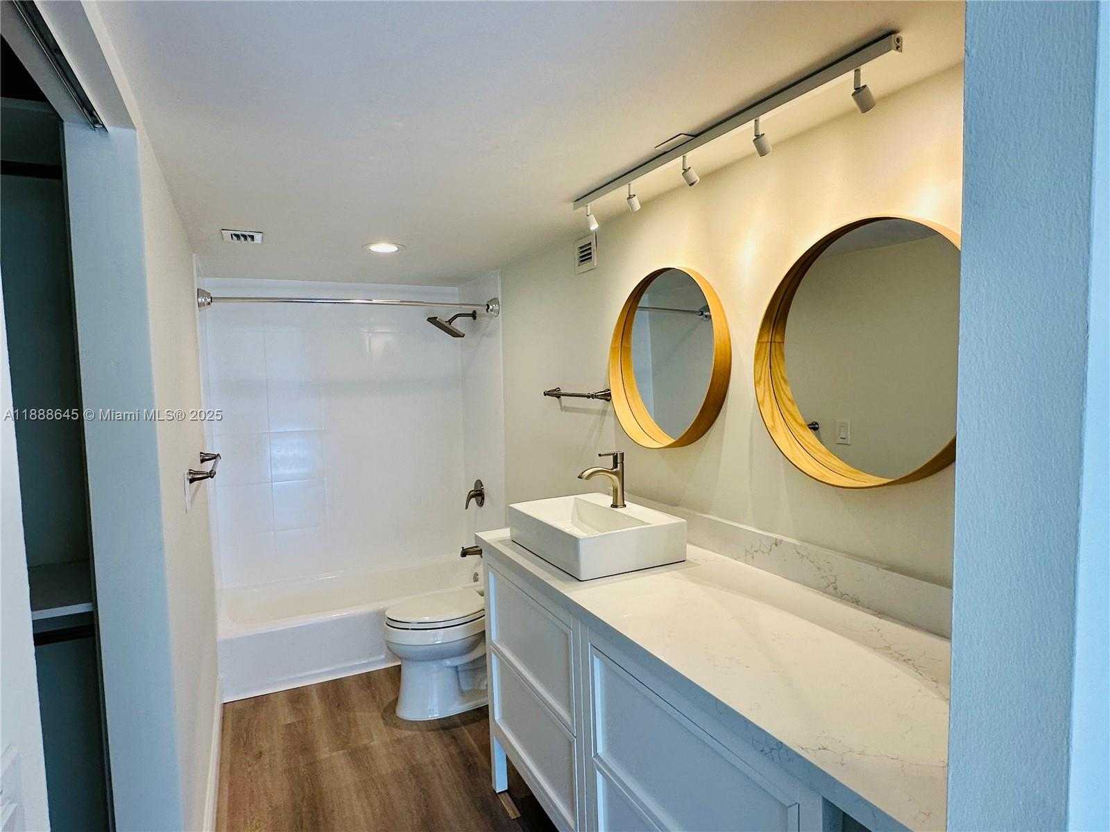 Small Image of 1901 BRICKELL AVE #B1503, Miami Number 6