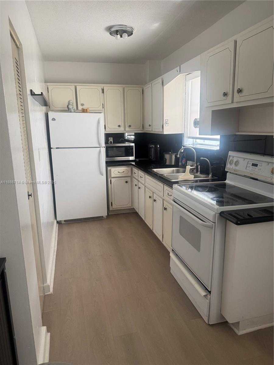 Small Image of 713 COLLINS AVE #31, Miami Beach Number 8