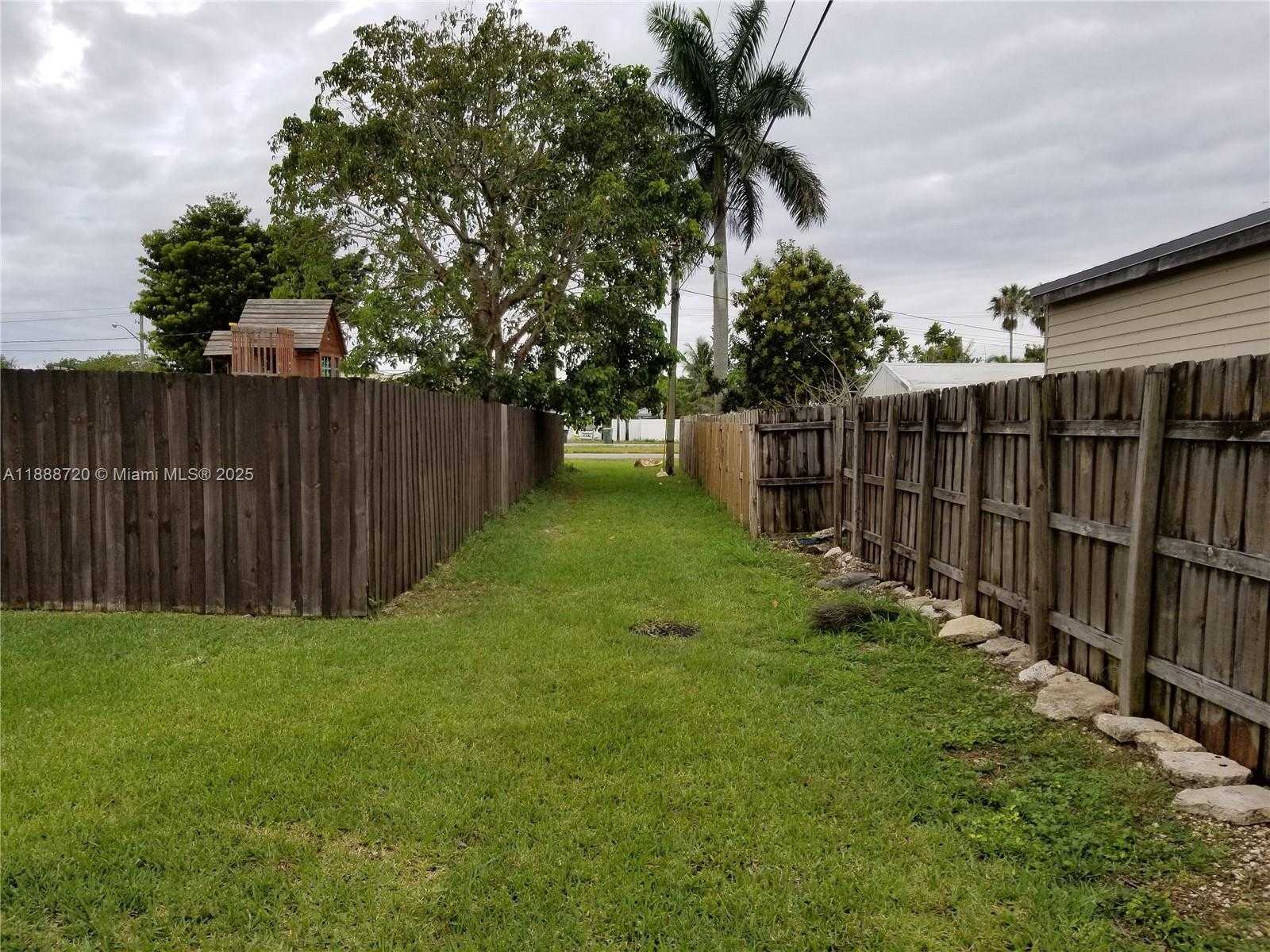 Small Image of 949 NORTH WEST 10TH ST, Homestead Number 15