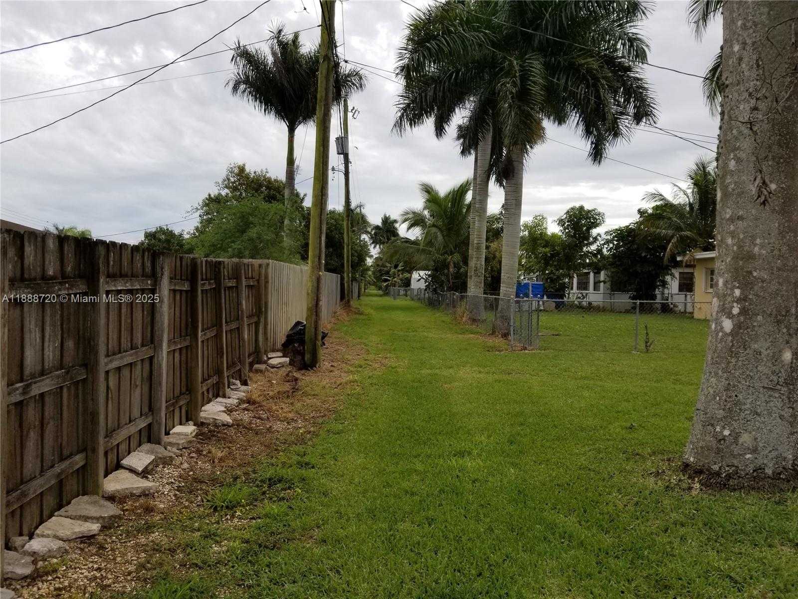Small Image of 949 NORTH WEST 10TH ST, Homestead Number 16