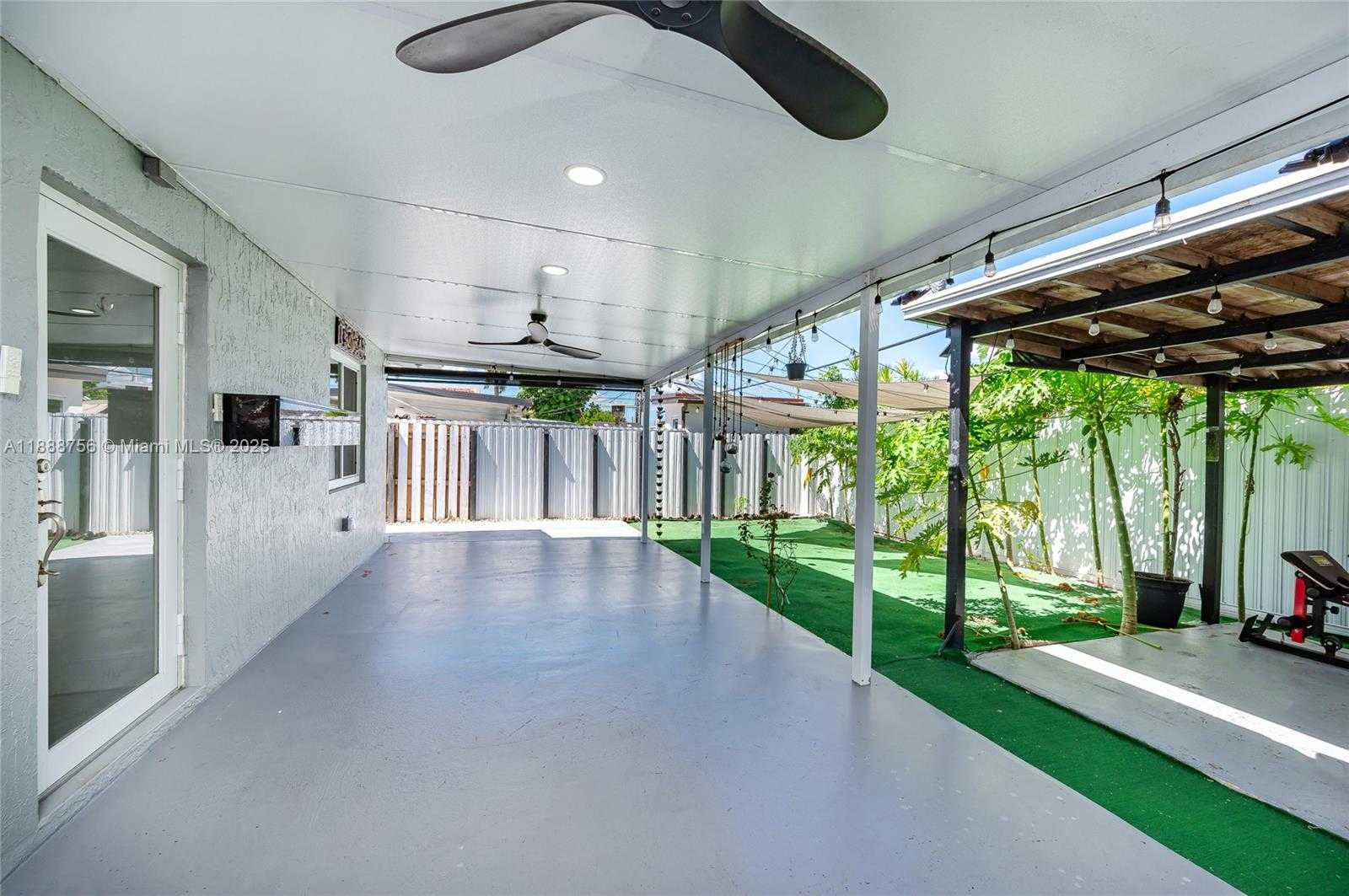 Small Image of 11981 SOUTH WEST 7TH ST, Miami Number 31