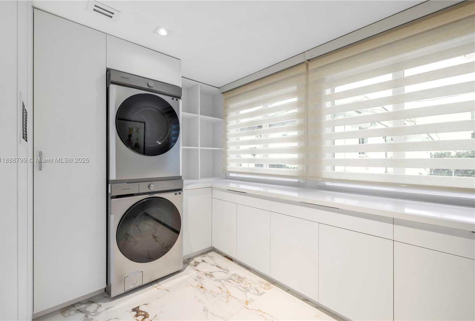 Small Image of 3504 CRYSTAL VIEW CT, Miami Number 12