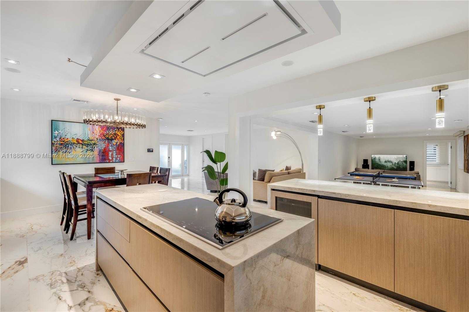 Small Image of 3504 CRYSTAL VIEW CT, Miami Number 13