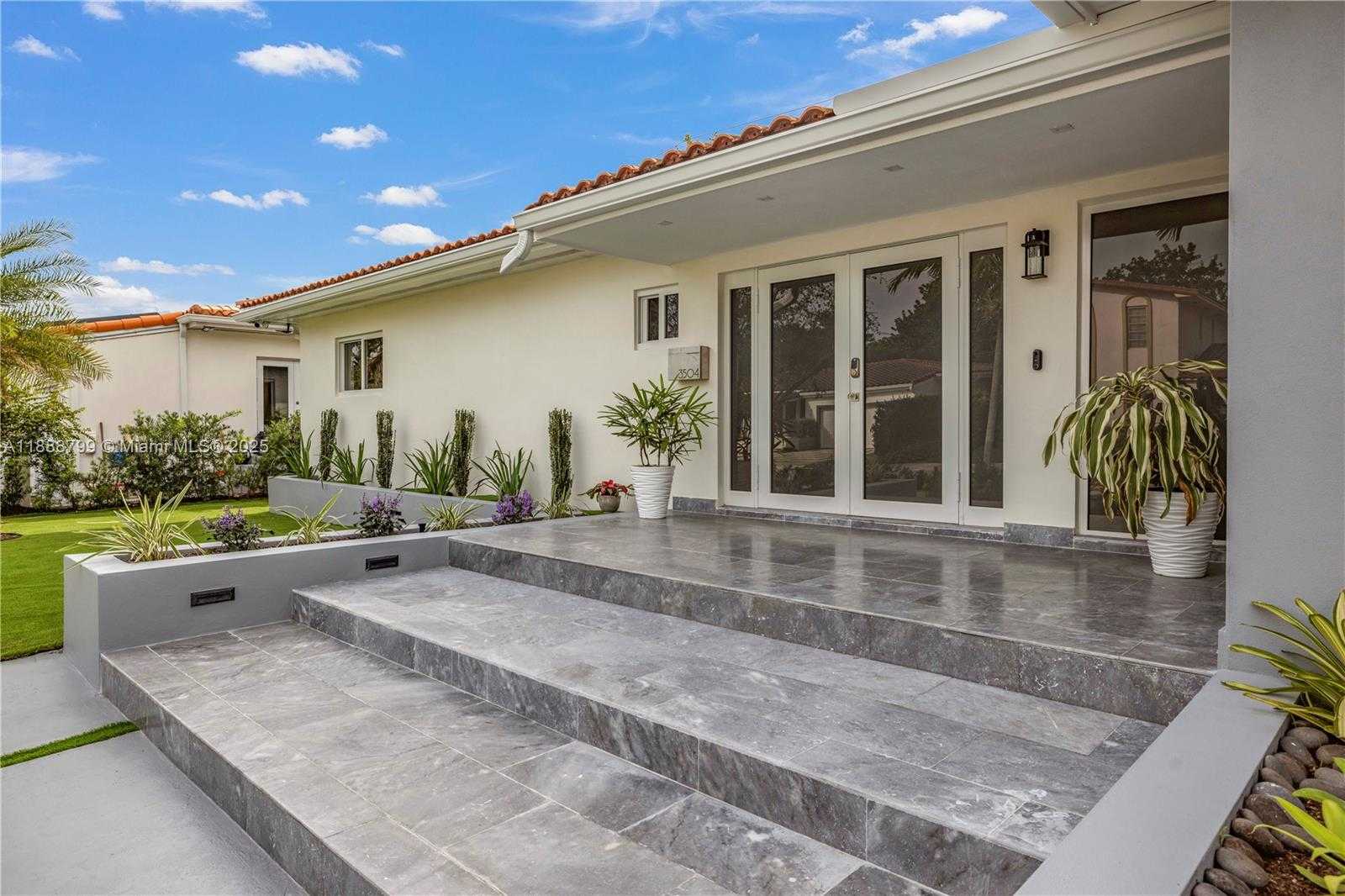 Small Image of 3504 CRYSTAL VIEW CT, Miami Number 3