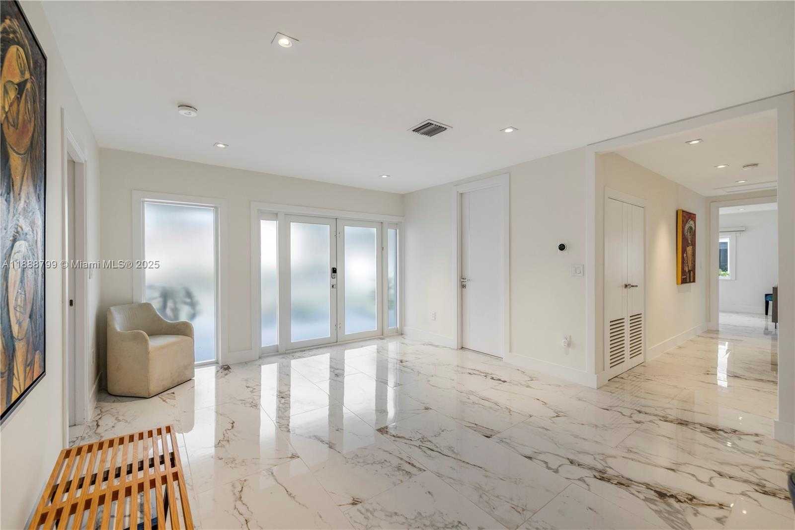 Small Image of 3504 CRYSTAL VIEW CT, Miami Number 5