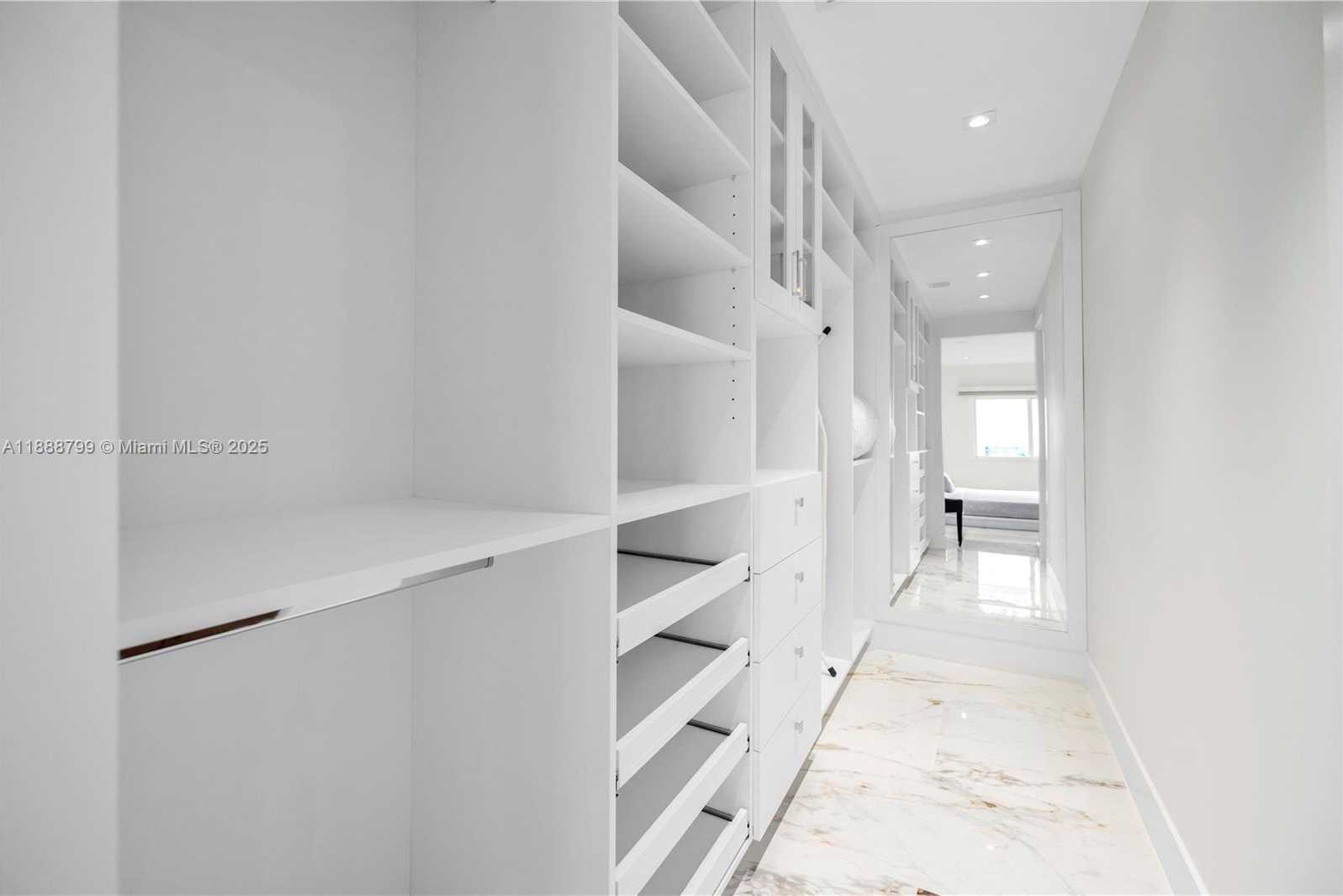 Small Image of 3504 CRYSTAL VIEW CT, Miami Number 7