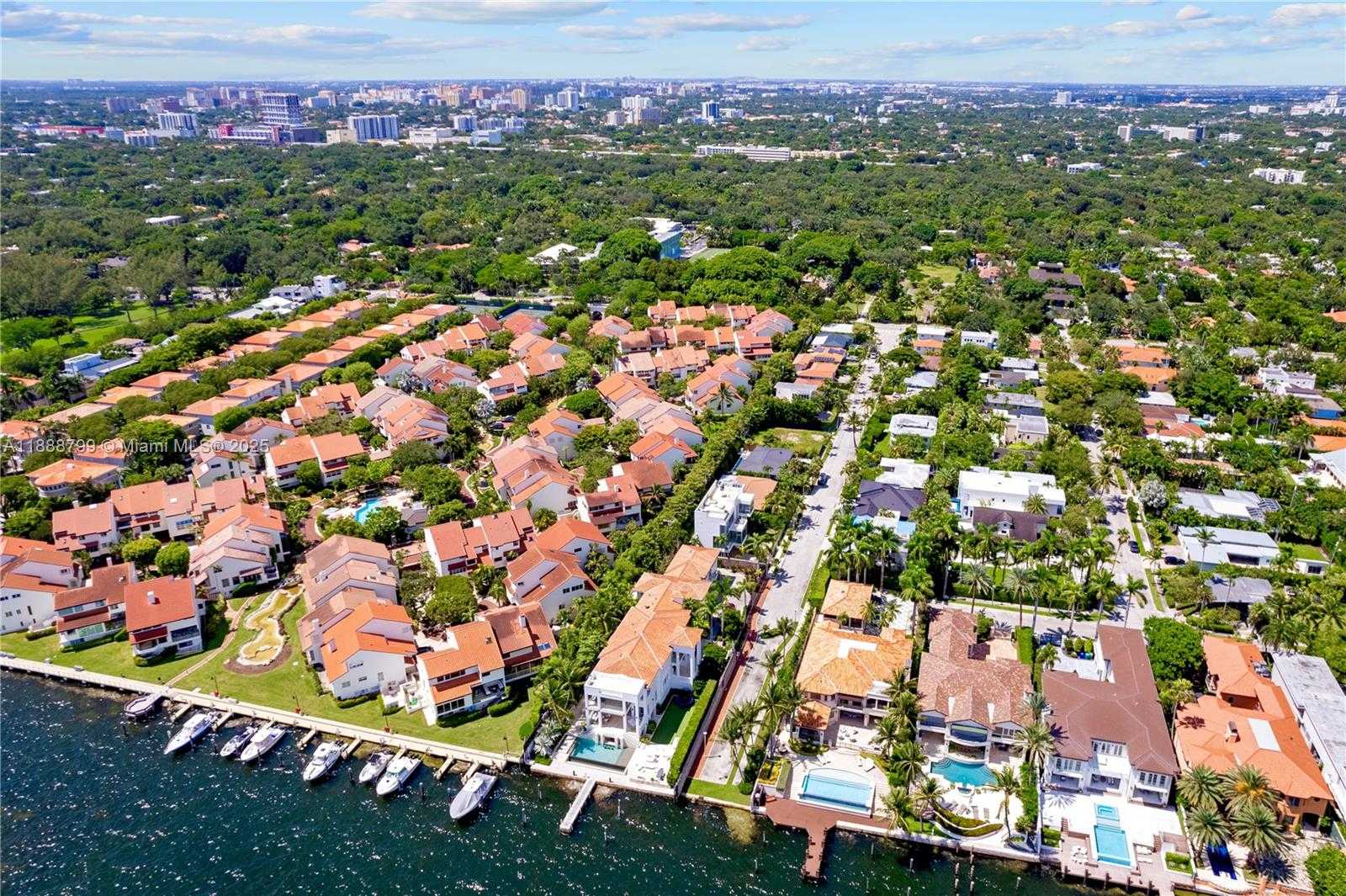 Small Image of 3504 CRYSTAL VIEW CT, Miami Number 8