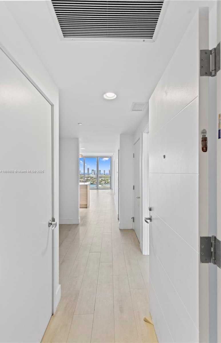 Small Image of 16385 BISCAYNE BLVD #1918, North Miami Beach Number 9