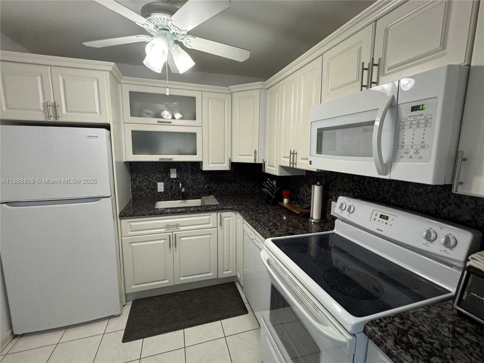 Small Image of 100 BAYVIEW DR #1530, Sunny Isles Beach Number 33