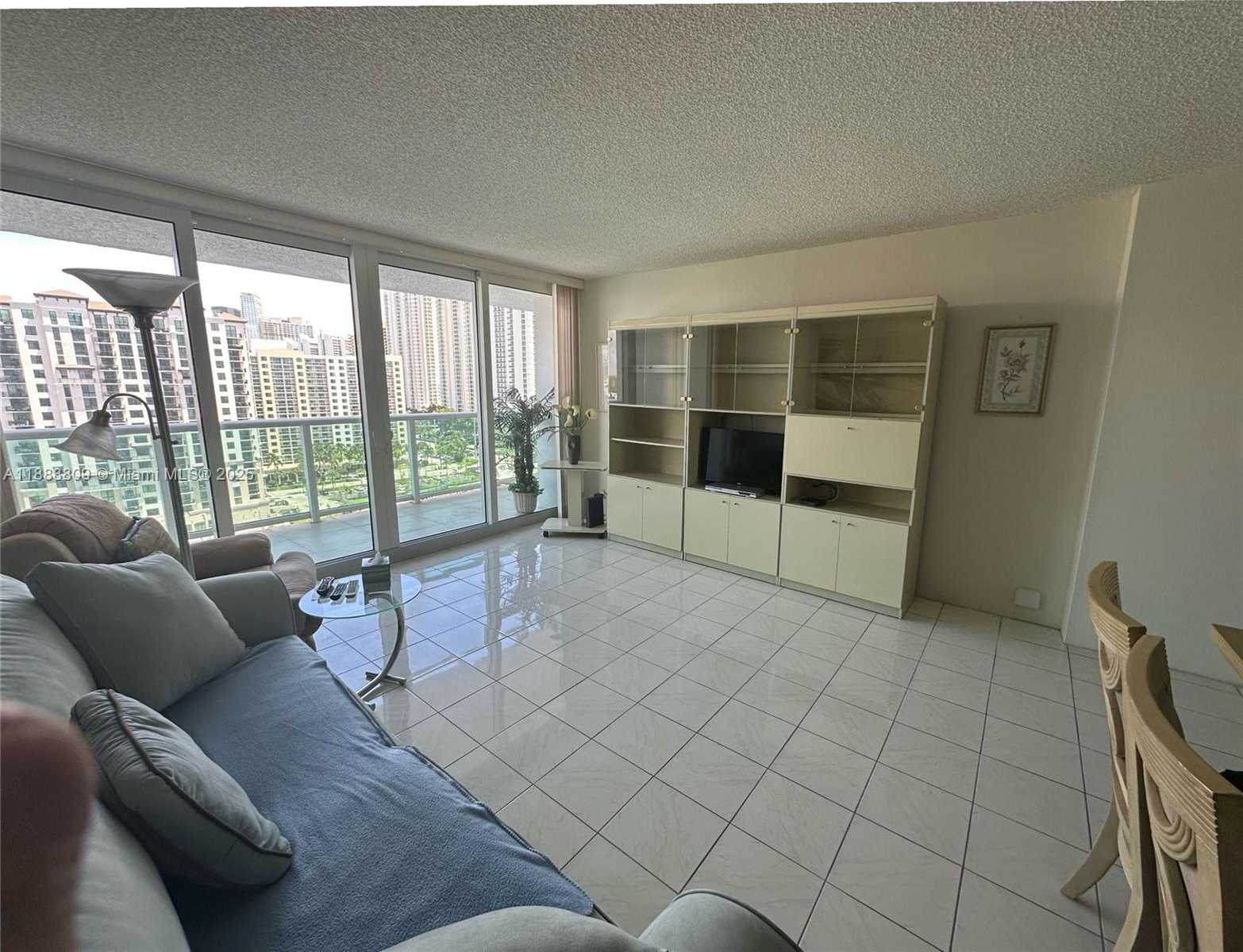 Small Image of 100 BAYVIEW DR #1530, Sunny Isles Beach Number 4