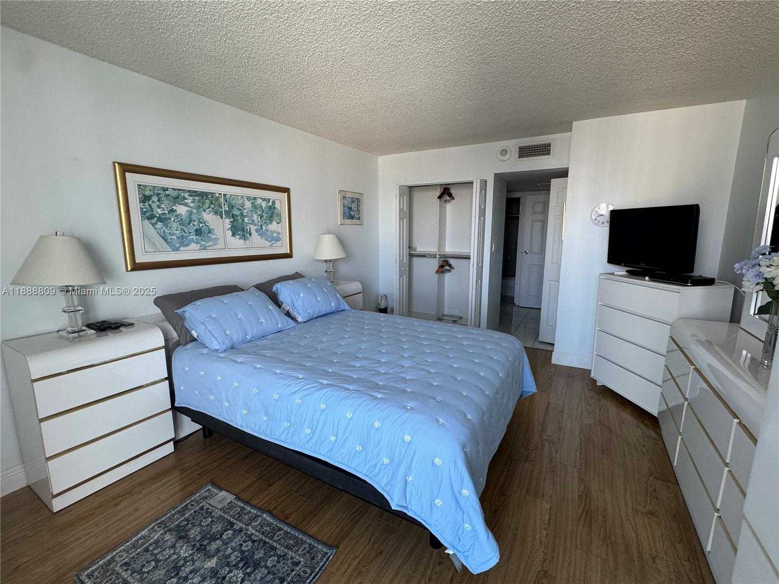 Small Image of 100 BAYVIEW DR #1530, Sunny Isles Beach Number 40