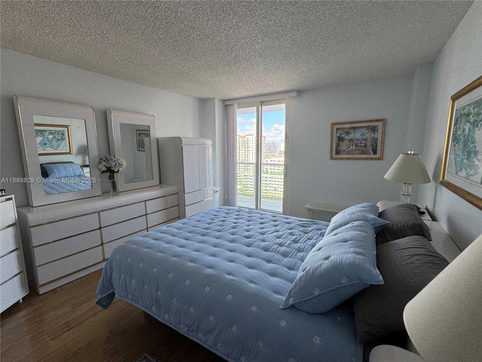 Small Image of 100 BAYVIEW DR #1530, Sunny Isles Beach Number 41