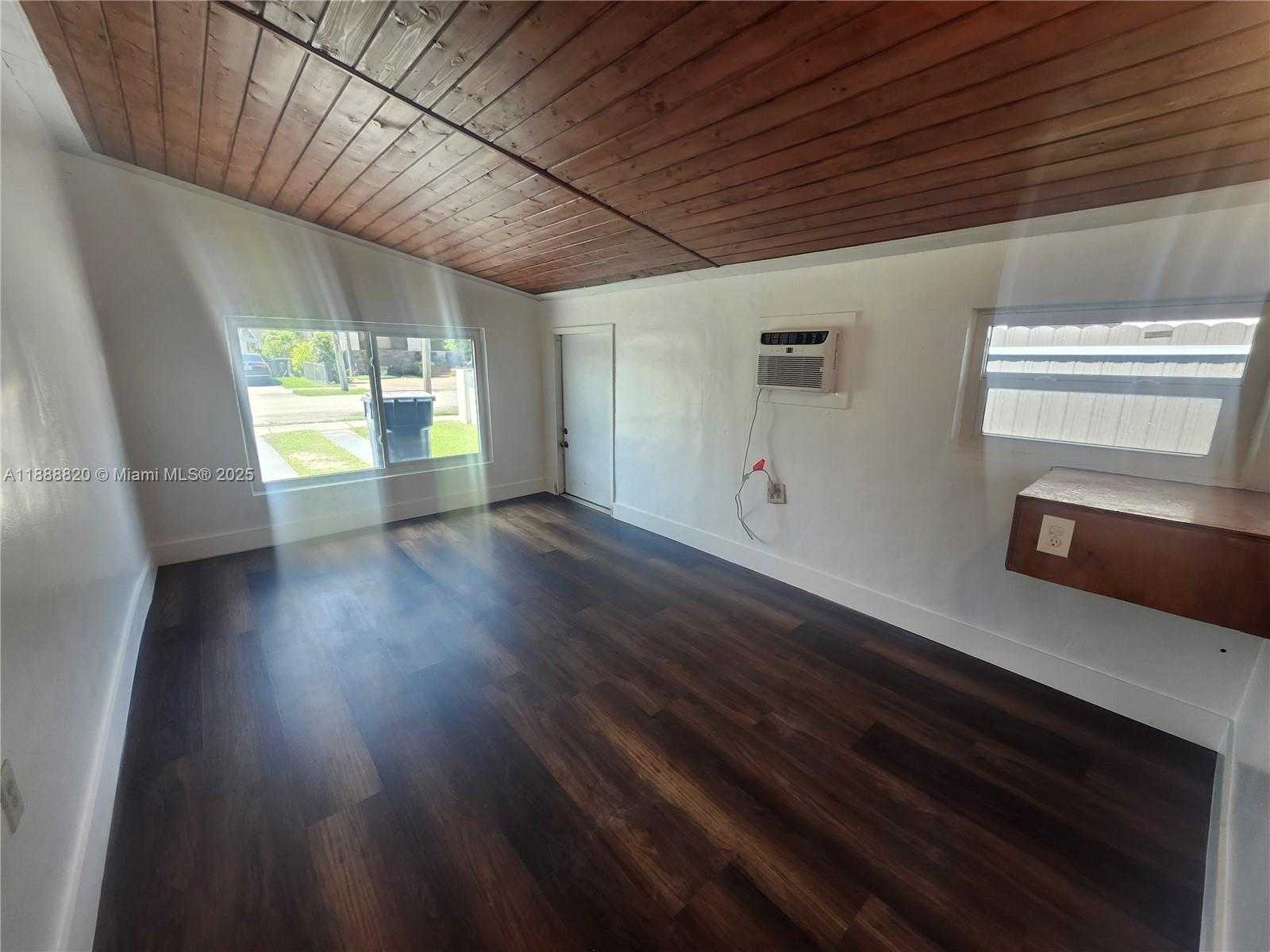 Small Image of 3245 SOUTH WEST 88TH CT, Miami Number 21