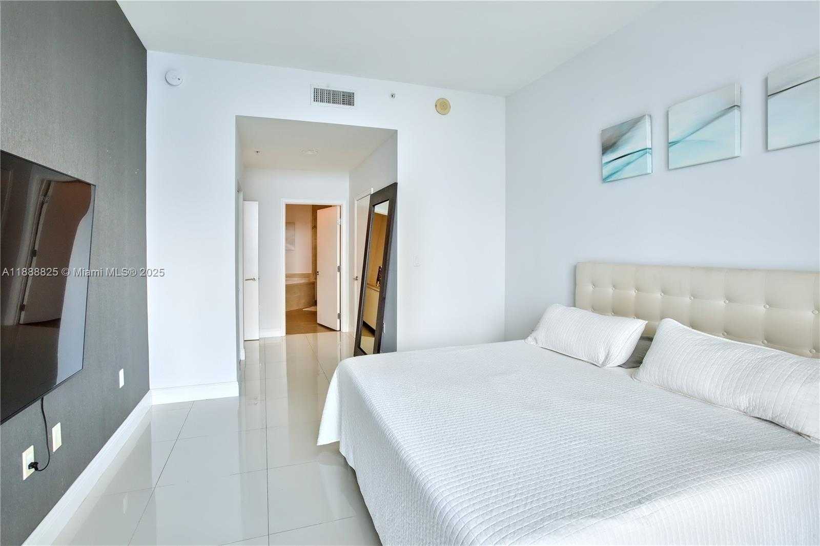 Small Image of 7928 EAST DR #605, North Bay Village Number 16