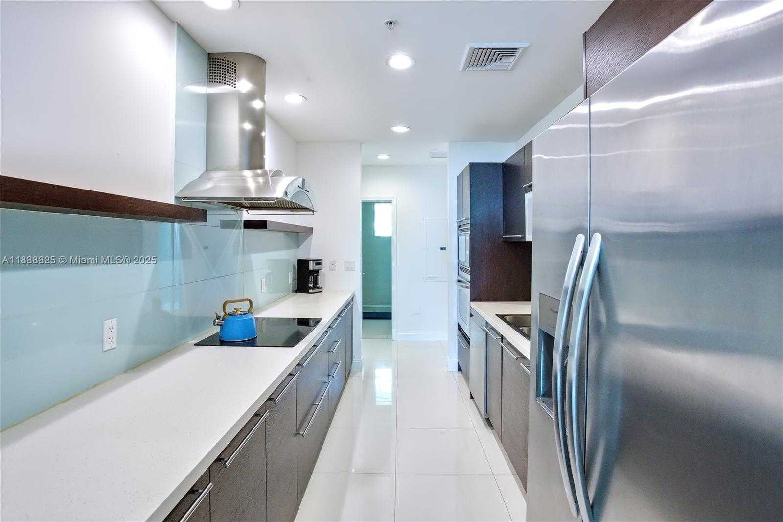 Small Image of 7928 EAST DR #605, North Bay Village Number 4