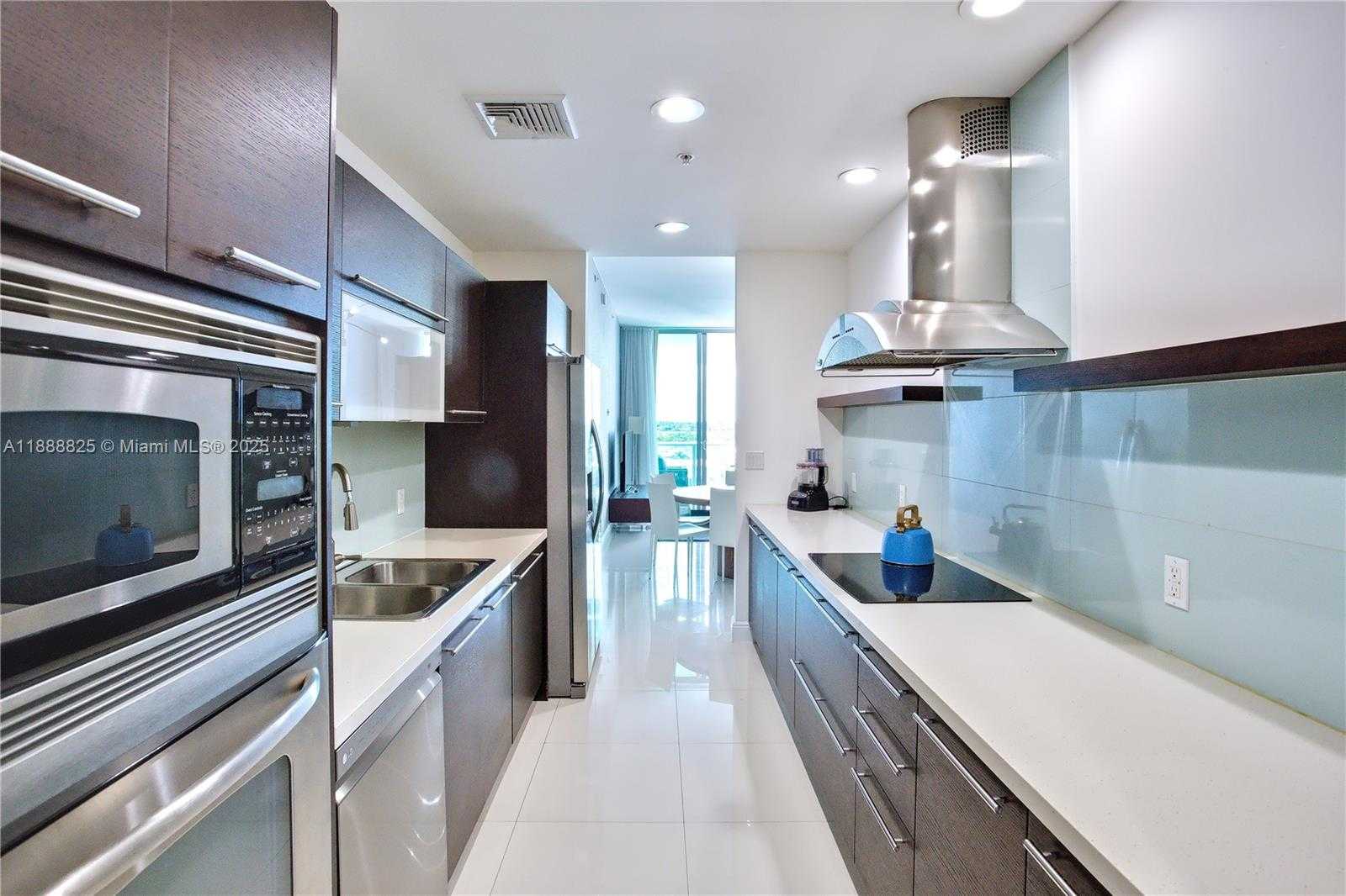 Small Image of 7928 EAST DR #605, North Bay Village Number 5