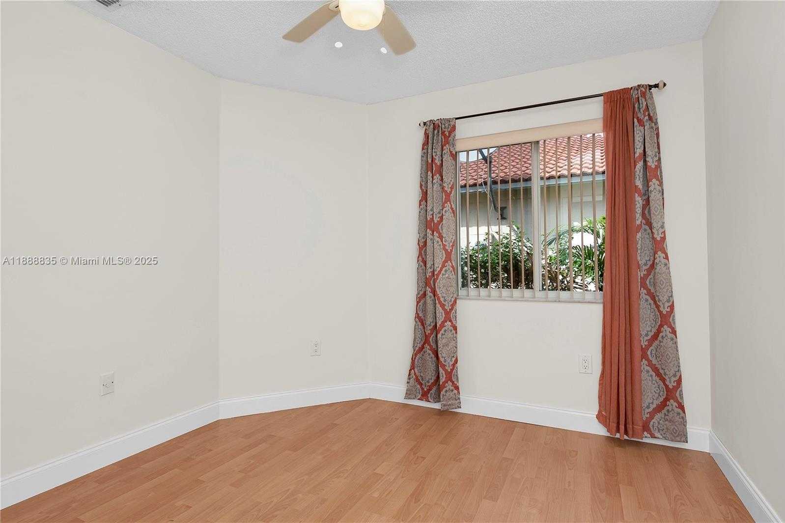 Small Image of 113 DANIELLE CT, Weston Number 11