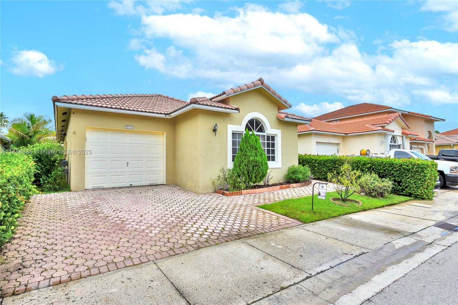 Small Image of 113 DANIELLE CT, Weston Number 2
