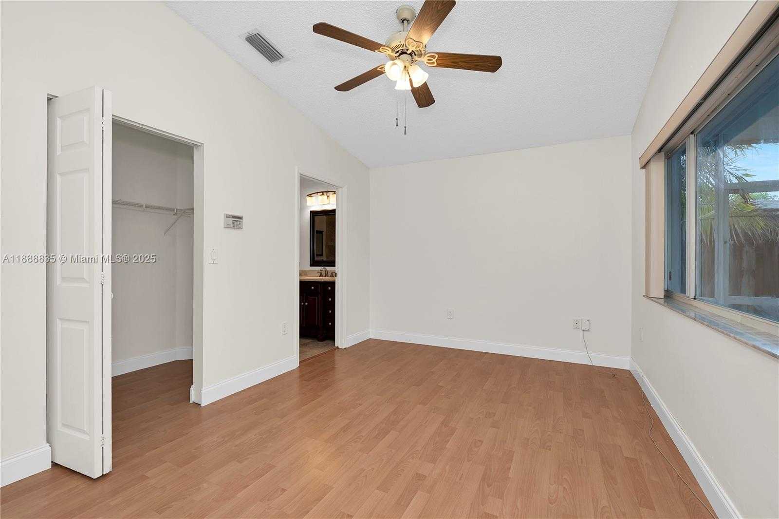 Small Image of 113 DANIELLE CT, Weston Number 21