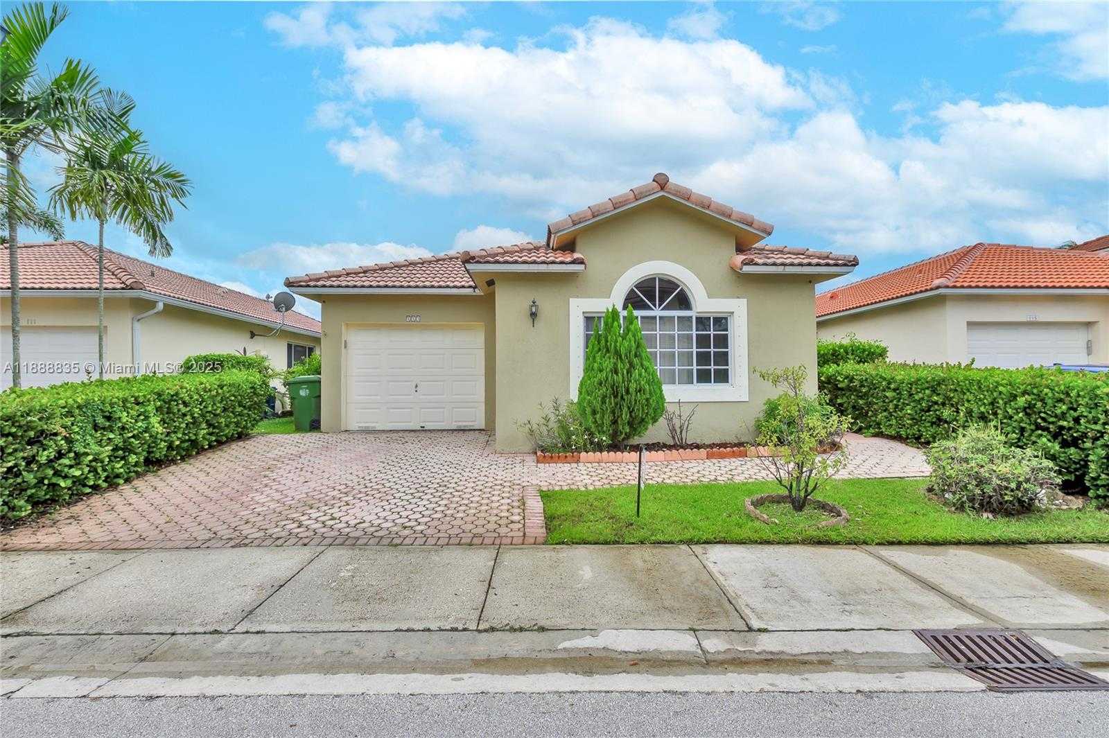 Small Image of 113 DANIELLE CT, Weston Number 3